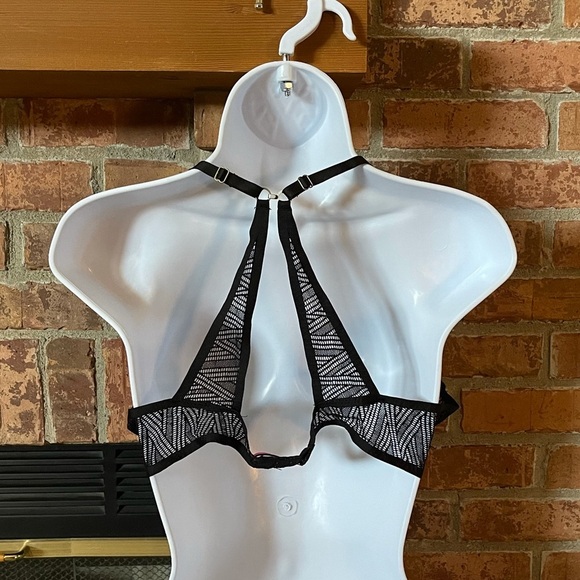 Vince Camuto Black Lace Back Convertible Strap Bra - Picture 3 of 5